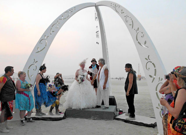 Gwen and Wizzard marry at Burning Man 2013